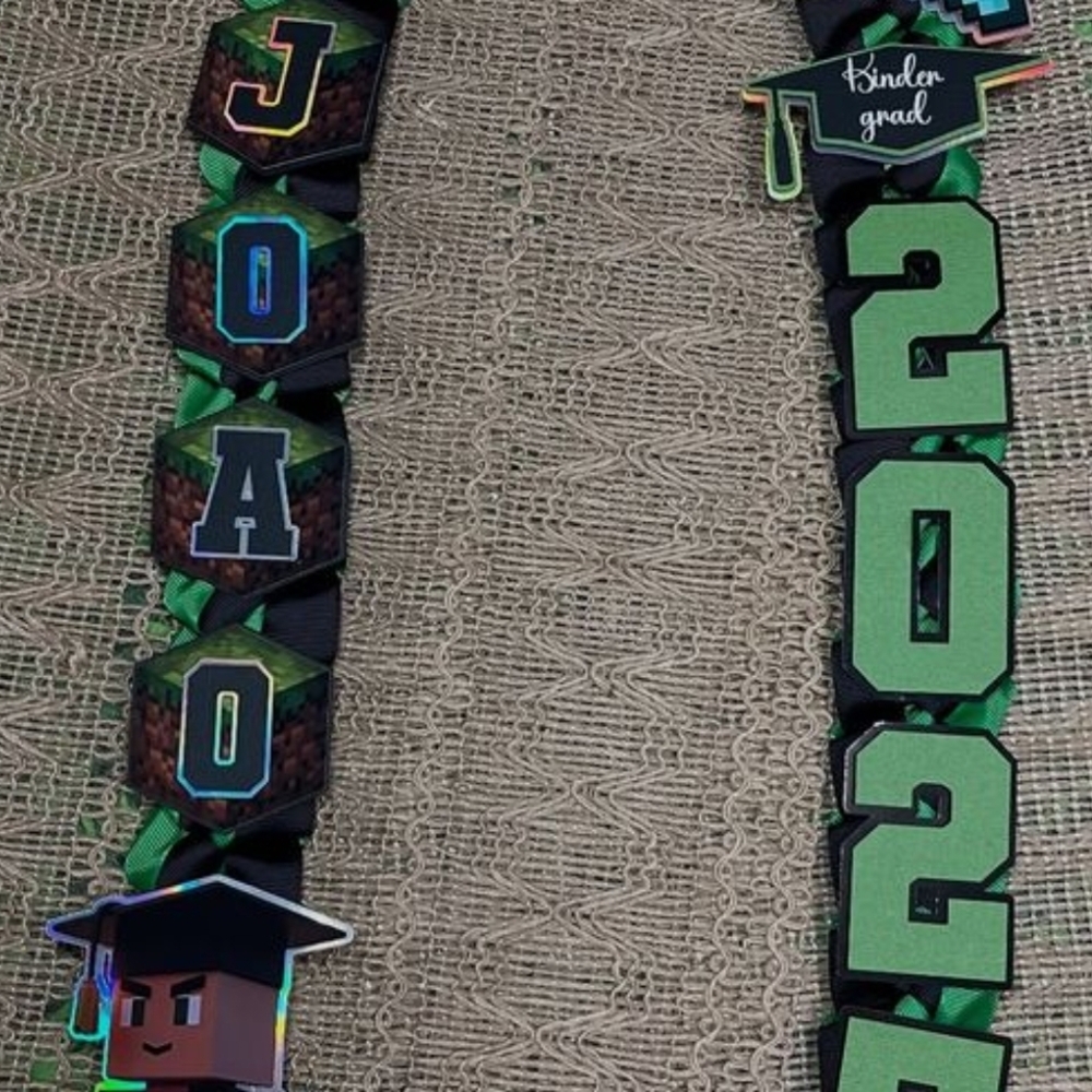 Minecraft Graduation Lei - Picture 1 of 1